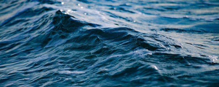 Новий матеріал здатний створювати водневе паливо з морської води