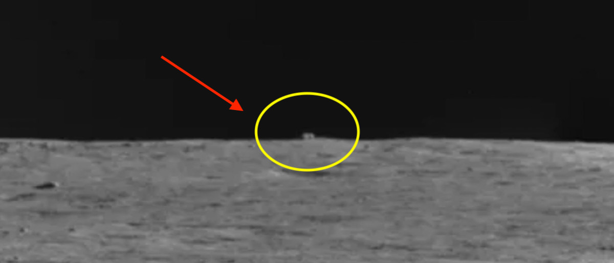 Китайський місяцехід досліджує об'єкт у формі куба на Місяці