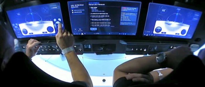 Керувати кораблем SpaceX Crew Dragon - все одно що грати в відеогру
