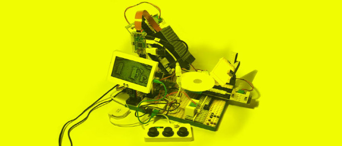 Інженер публікує наукові роботи, використовуючи мікроскоп Лего