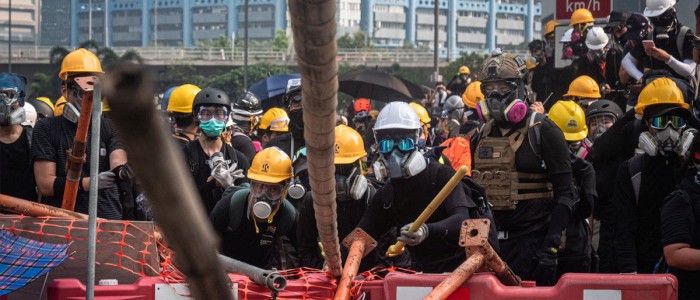 Уряд Гонконгу забороняє маски для обличчя