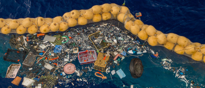 Велетенський пристрій прибирав величезну кількість океанського пластику