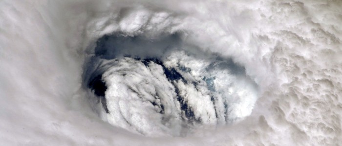 НАСА астронавти знімають жахливі фотографії урагану Доріан