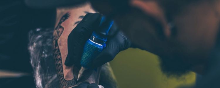 Нове дослідження показує, що частки чорнил татуювання циркулюють всередині тіла