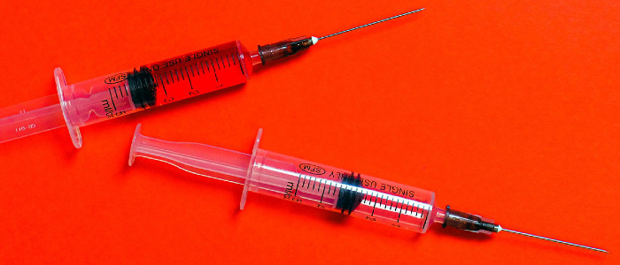 Компанія Пфайзер заявляє, що її вакцина проти COVID ефективна проти нових штамів