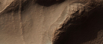 Вчені знайшли нові докази древніх річок на Марсі