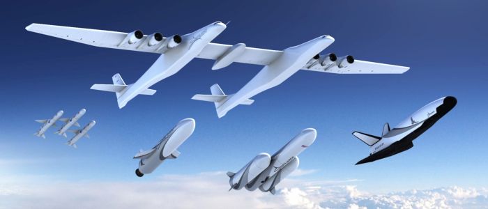 Найбільший в світі літак транспортуватиме ці чотири ракети-носії