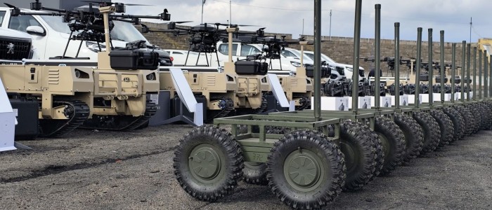 Україна планує замінити солдатів на передовій 25 000 наземних роботів