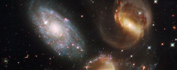 «Надміць» природи зробила можливим цей приголомшливий знімок далекої галактики