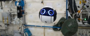 Цей маленький японський робот допомагає астронавтам на борту МКС