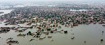 Третина Пакистану знаходиться під водою внаслідок «апокаліптичної» повені
