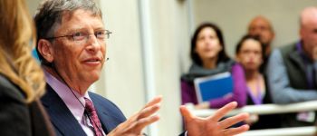 Білл Гейтс порівнює штучний інтелект з ядерною зброєю