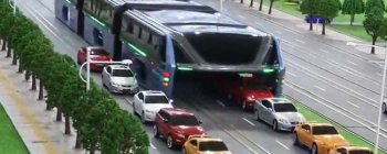 Китай тільки що протестував піднесений автобус, який може пропускати автомобілі під собою
