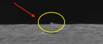 Китайський місяцехід досліджує об'єкт у формі куба на Місяці