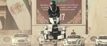 Дубайська поліція навчає офіцерів літати на ховербайках
