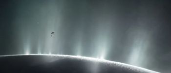 Джеймс Вебб побачив як Енцелад випускає пару