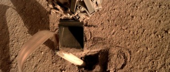 НАСА полагодило марсохід, наказав йому вдарити себе лопатою