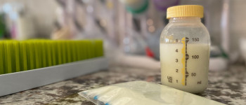 Вчені виявили мікропластик у грудному молоці людей