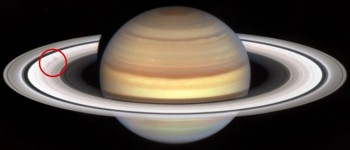 Дивні лінії з'являються у кільцях Сатурна
