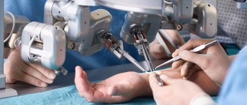 Мікрохірургічна операція вперше проведена роботом